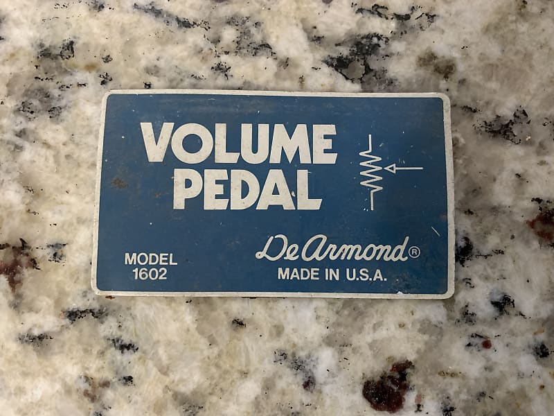 DeArmond Volume Pedal Badge Logo image 1