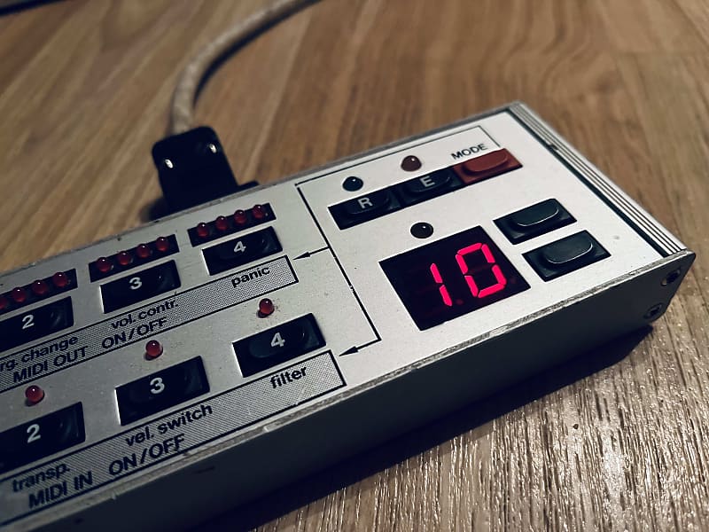 MidiTemp PMM-44 Programmable MIDI Merge MATRIX 4x4 (with MIDI Expander Controller) 1988 - Grey image 1