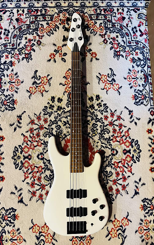 1992 Peavey Dyna Bass 5 String Usa White Reverb Canada 3783