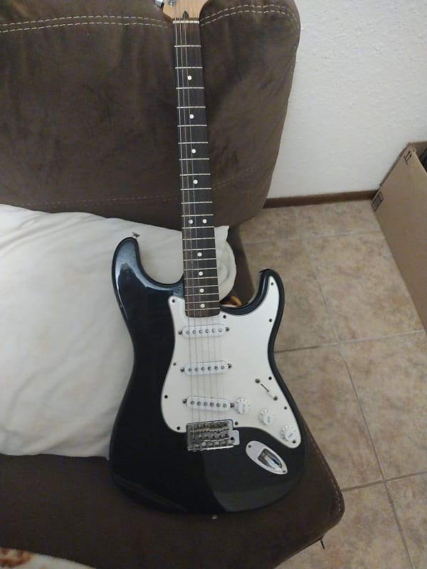 Fender Standard Stratocaster 1998 - 2005 image 1