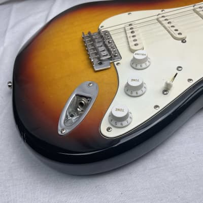 Fender Standard Stratocaster Guitar with Noiseless pickups - MIM Mexico 2003 - 3-Tone Sunburst / Maple neck image 6