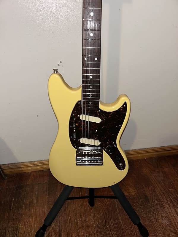 ギター Fender JAPAN / Mustang MG65 Fender Japan MUSTANG MG65 White（中古）【楽器検索デジマート】