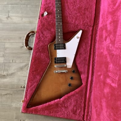 Gibson Explorer White 2001 – Chicago Music Exchange