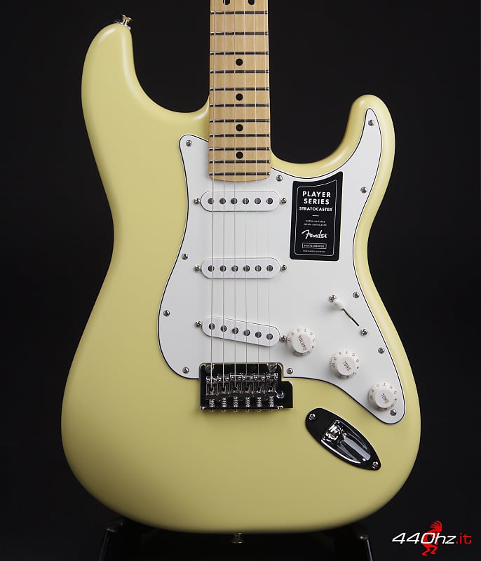 Fender Player Stratocaster with Maple Fretboard Buttercream