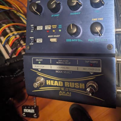 Akai E2 Headrush Delay/Looper