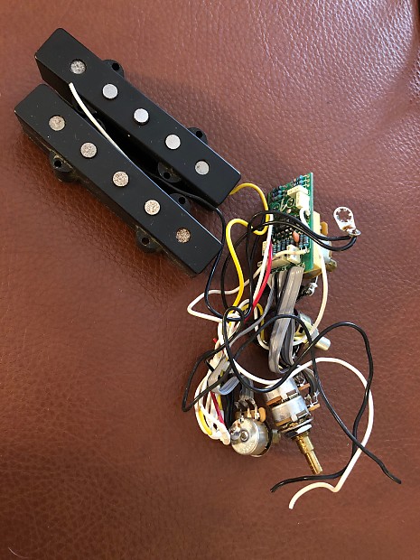 ジャンク American Deluxe Jazz Bass プリアンプ ジャンク American Deluxe Jazz Bass プリアンプ Fender