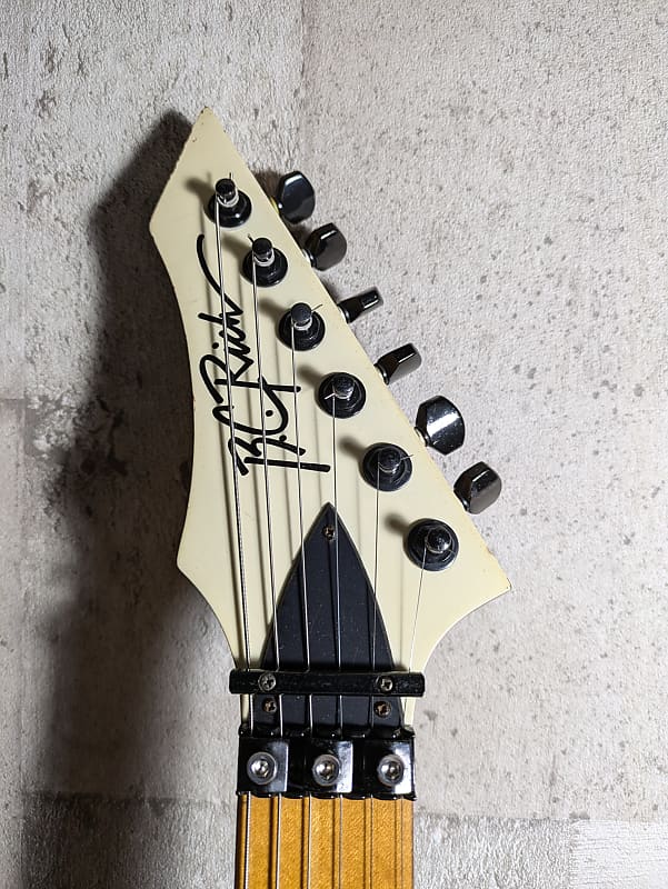 B.C Rich 日本製 white machting headstock