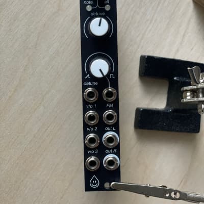 Acid Rain Technology Chainsaw モジュラーシンセ Acid Rain Technology Chainsaw - Eurorack Module on ModularGrid