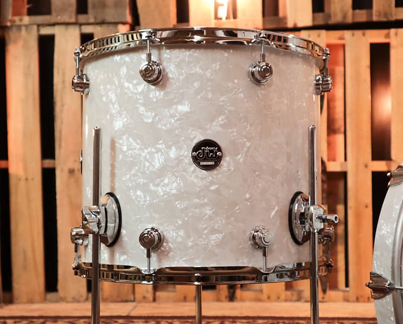 DW Performance White Marine Pearl Bass Drum - 18x22