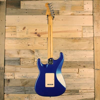 Fender American Ultra Stratocaster with Maple Fretboard (2022, Cobra Blue) image 6