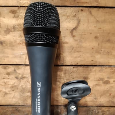 Sennheiser E835 Evolution Dynamic cardioid vocal microphone