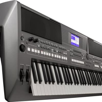 Yamaha PSR-S670 61-Key Arranger Workstation Bundle image 3