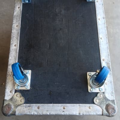 Anvil Case on Wheels, Lockable image 8