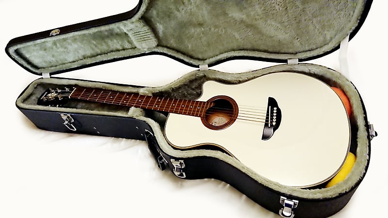 YAMAHA APX-6 Electro Acoustic Guitar with Hardcase - Vintage
