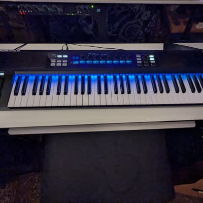 Native Instruments Komplete Kontrol S61 Keyboard Controller