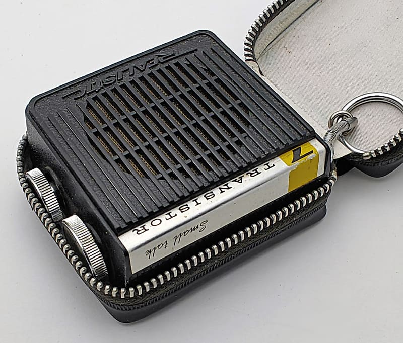 VERY RARE Realistic 12-646 Small Talk Micro Solid State Keychain Radio - Black  			