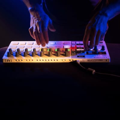 Arturia BeatStep Pro MIDI Controller 2017 - Present - White image 6