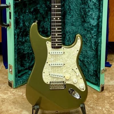 Fender Stratocaster Deluxe Series With Active Pick-Ups  2000-2001 - Sage Green With Teal Hard Case image 2