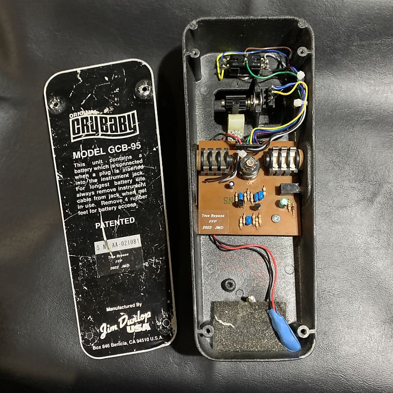 CRY BABY GCB-95 トゥルーバイパス化MOD③ Cry Baby GCB-95 low volume when powered and will not bypass