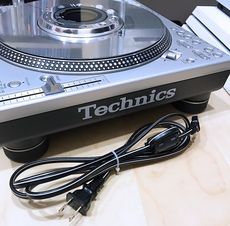 Technics SL-DZ1200 direct drive digital turntable / CD Technics SL-DZ1200 direct drive digital turntable / CD