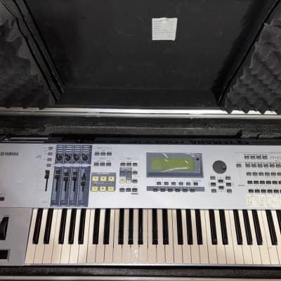 Yamaha Motif ES 6 Production Synthesizer 2000s - Gray