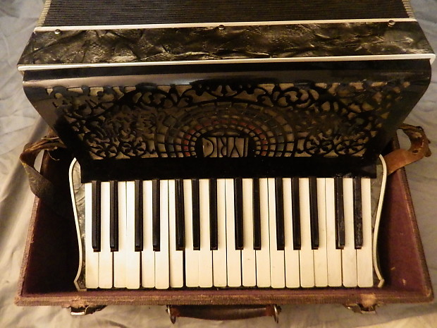 Lyric accordion discount