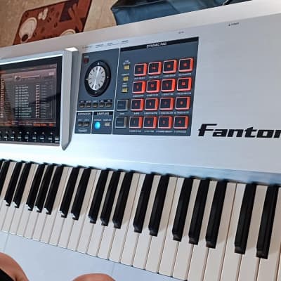 Roland Fantom-G7 76-Key Workstation Keyboard used in mint condition