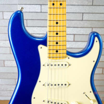Fender American Ultra Stratocaster with Maple Fretboard - Cobra Blue image 4