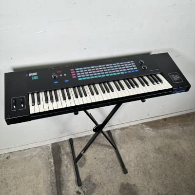 Sequential Circuits Prophet 2000 – Vintage 61-Key Sampler Synthesizer