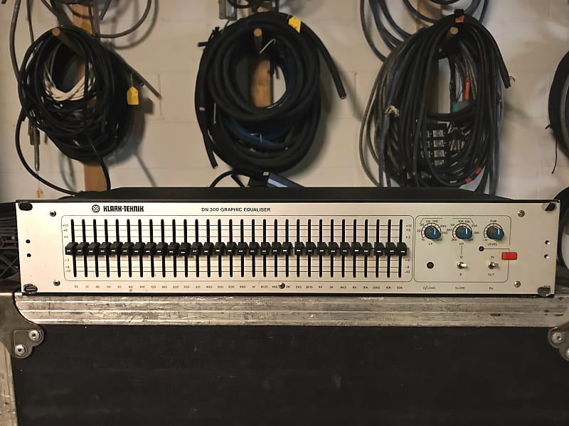 Klark Teknik DN-300 Graphic Equalizer