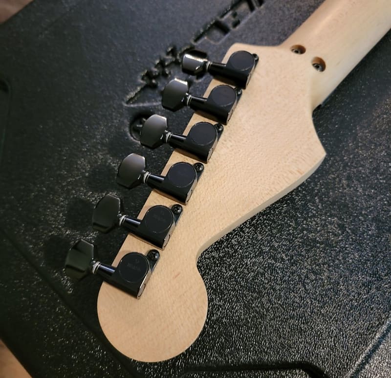 開梱 設置?無料 】 CHARVEL customshop sandimas エレキギター