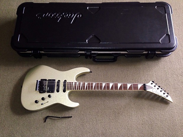 寺田心タイプ Charvel Rejuvenment Mega Silver Guitars