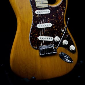 MINT! Fender American Deluxe Stratocaster Amber & Fender Case image 2