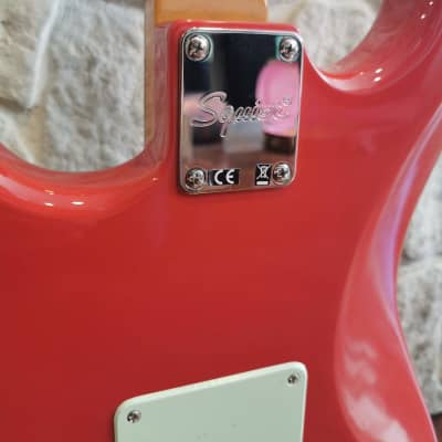Squier Fender FSR Classic Vibe '60s Stratocaster 2021 Fiesta Red image 7
