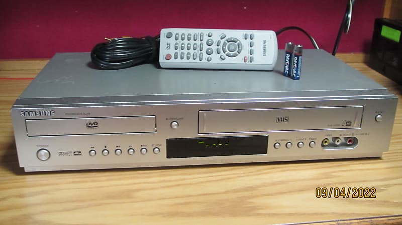 Samsung DVD-V5500 DVD/VCR Video Cassette Recorder Combo, VHS/DVD Dual Deck,  4-Head Hi-Fi Stereo VHS Player, Reproductor con Dolby Digital, DTS