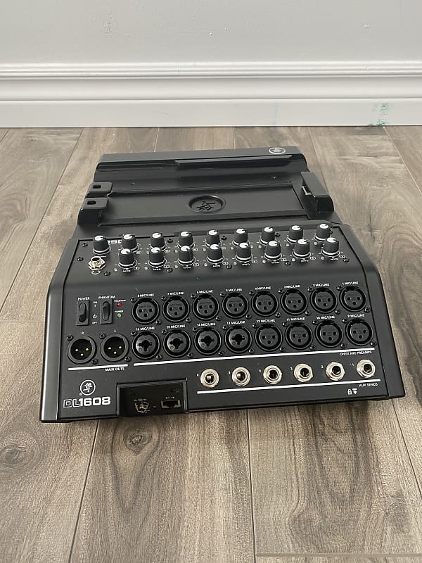 Mackie DL1608 16-Channel Wireless Digital Mixer with 30-Pin Connector