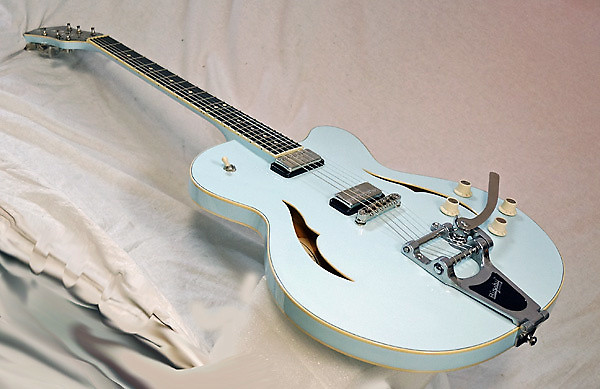 Hofner German Made HVS-CLBLO Verythin Single Cutaway Electric Guitar, Light  Blue