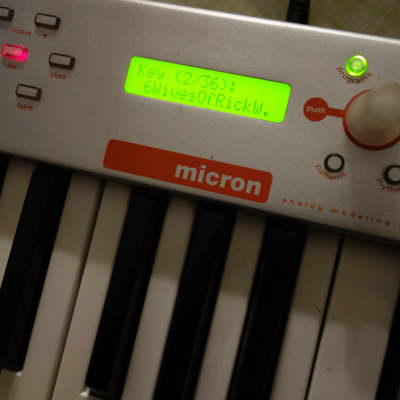 Alesis Micron 2000s - Silver/Red