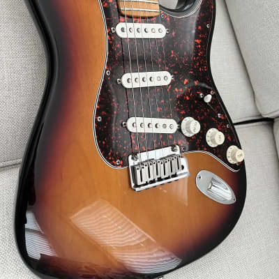Fender American Standard Stratocaster with Maple Fretboard 1995 - 1997 - Brown Sunburst image 2