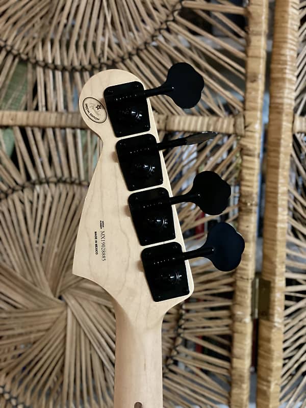 Fender Mustang Bass Limited Edition Ebony Black with Case
