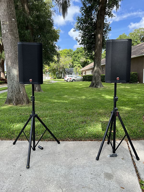 Harbinger VARI V2312 2000Watts Active PA Speaker with Reverb