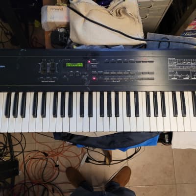 Roland D-10 61-Key Multi-Timbral Linear Synthesizer 1988 - 1992 - Black
