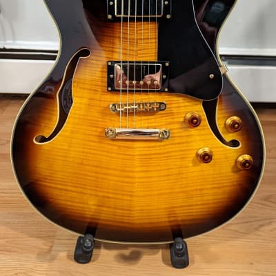 Washburn HB-35 (ES-335 style) Semi-Hollow Electric Guitar Sunburst