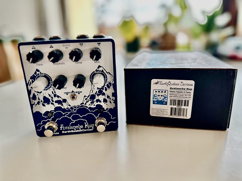 EarthQuaker Devices Avalanche Run Stereo Reverb & Delay with Tap Tempo V2