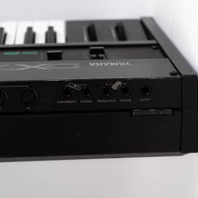 Yamaha DX7 Synthesizer / Keyboard - Classic FM Sound Retro Cool - Vintage image 11