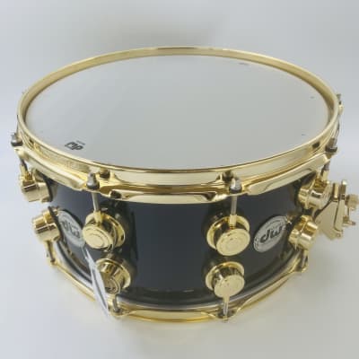 DW Collector's Series 7x14" Maple-Mahogany Snare Drum (Solid Black with Purple Pearl Sparkle Lacquer) with Gold Hardware image 6