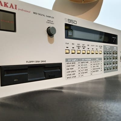 Akai S950 MIDI Digital Sampler 1988 - White image 5