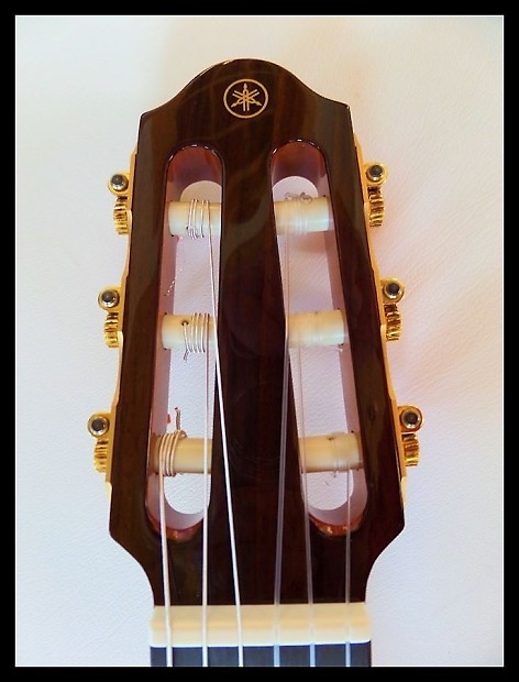 Yamaha SLG130NW Nylon String Silent Guitar