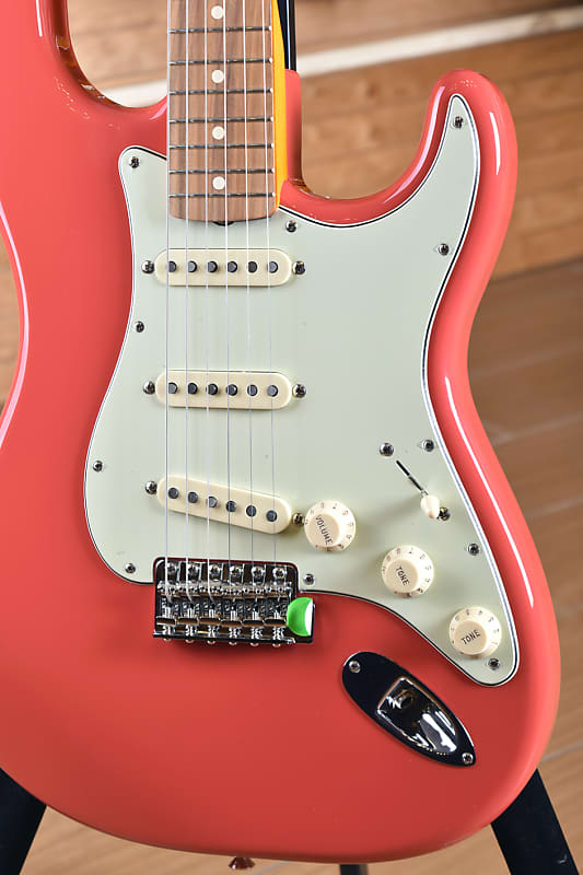 ギター Fender Mexico Stratocaster Lacquer Fender Mexico '60s Stratocaster Lacquer Fiesta Red | Reverb