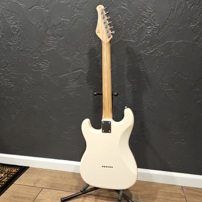 Fretlight FG-521 with Built-In Lighted Learning System - White image 6